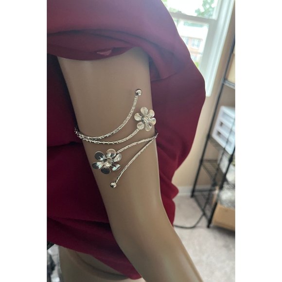 Silver Armlet, arm cuff bracelet, Silver armband, flower silver boho upper arm - Picture 5 of 7